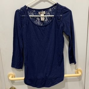 Navy blue, 3/4 sleeve shirt